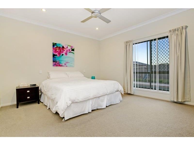 14 Sandalwood Street, Thornlands QLD 4164