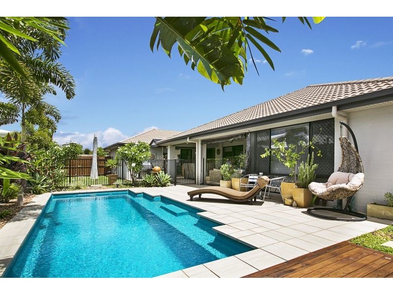 15 Magnetic Place, Redland Bay QLD 4165