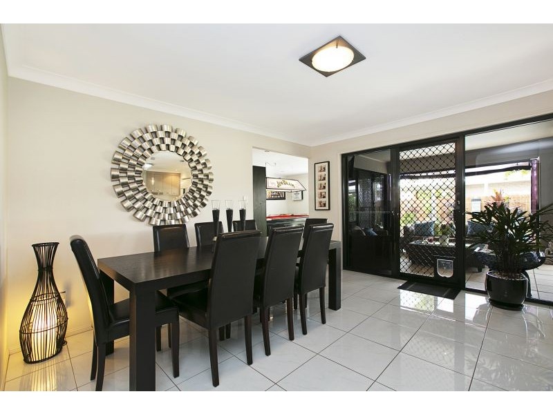 15 Magnetic Place, Redland Bay QLD 4165