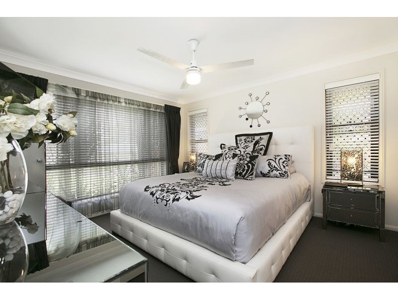 15 Magnetic Place, Redland Bay QLD 4165