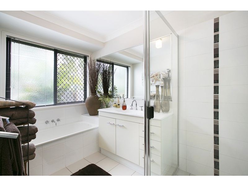 15 Magnetic Place, Redland Bay QLD 4165