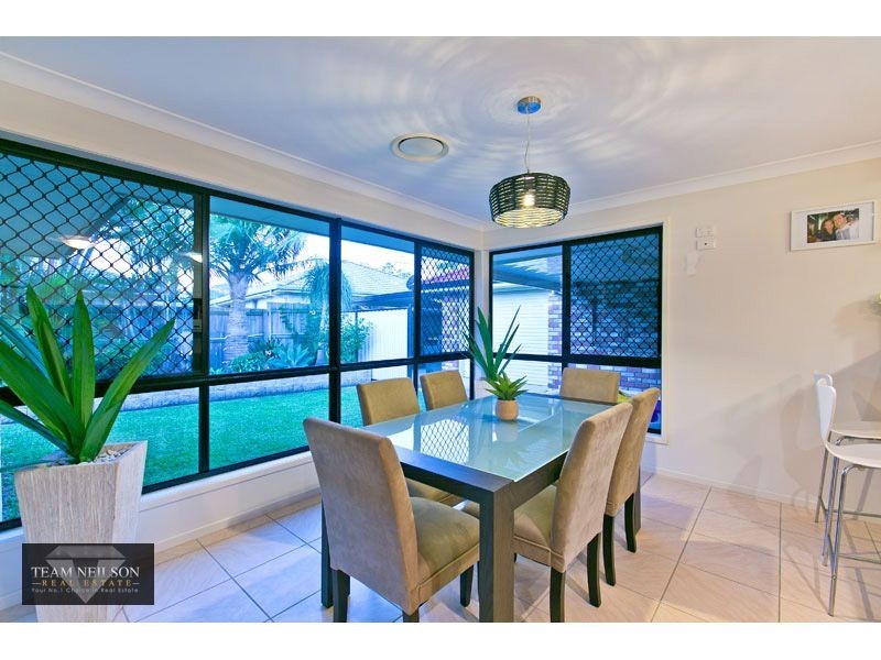 6 Glenwood Place, Wynnum West QLD 4178