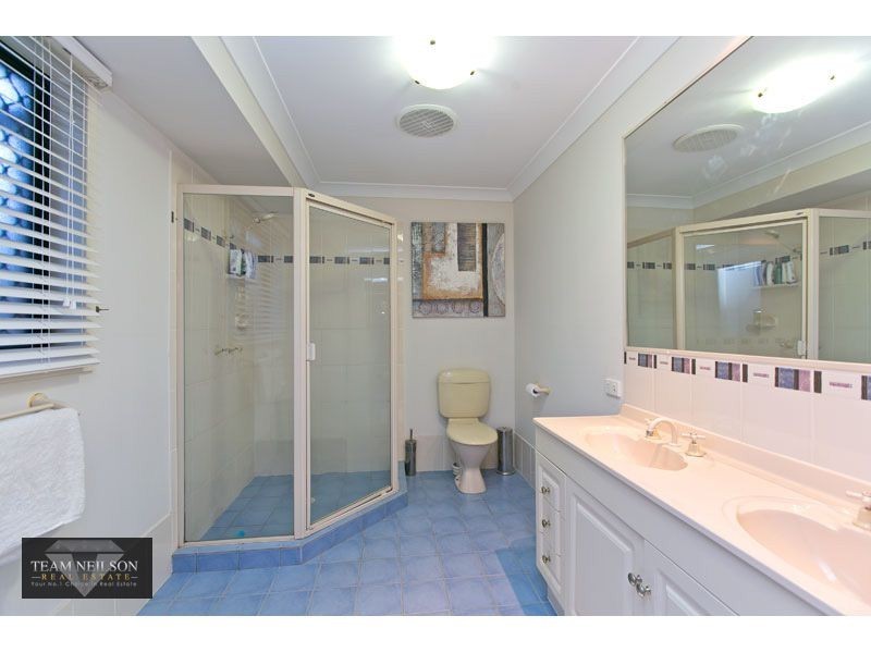 6 Glenwood Place, Wynnum West QLD 4178