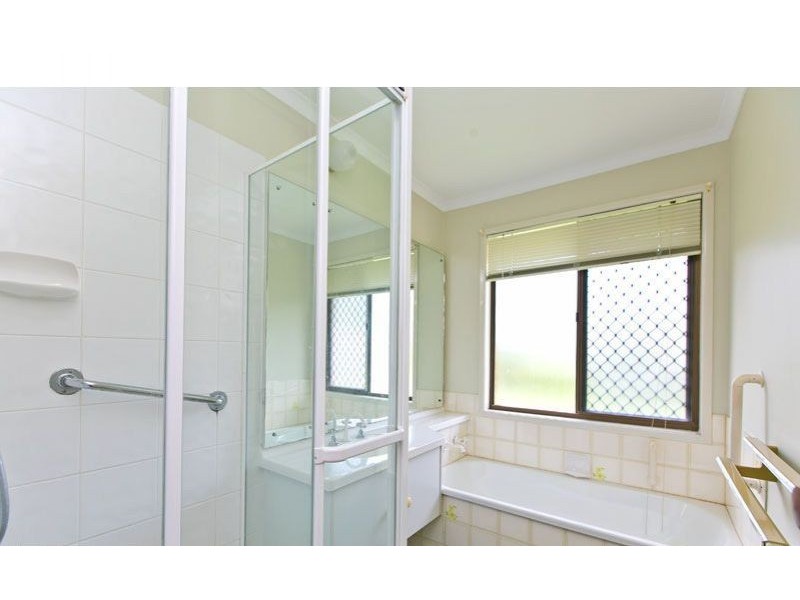 89 Beach, Cleveland QLD 4163