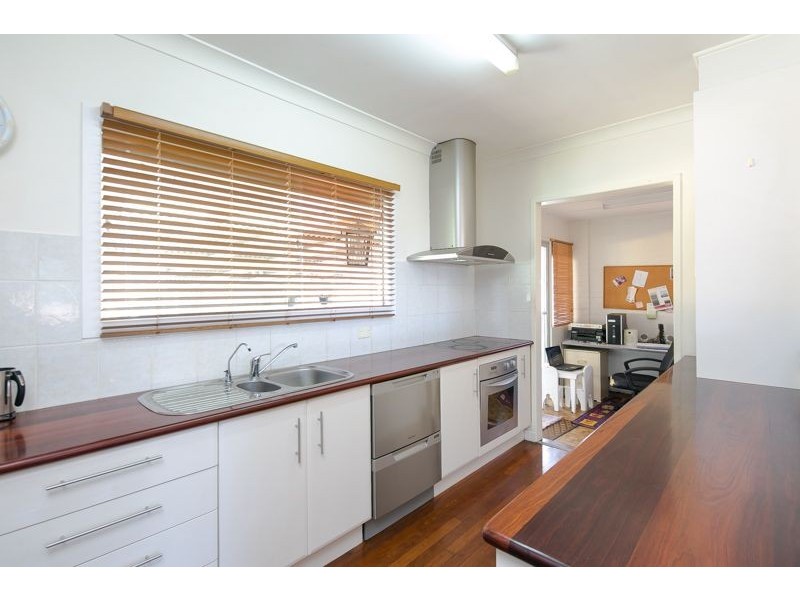 13 Natasha St, Wynnum West QLD 4178