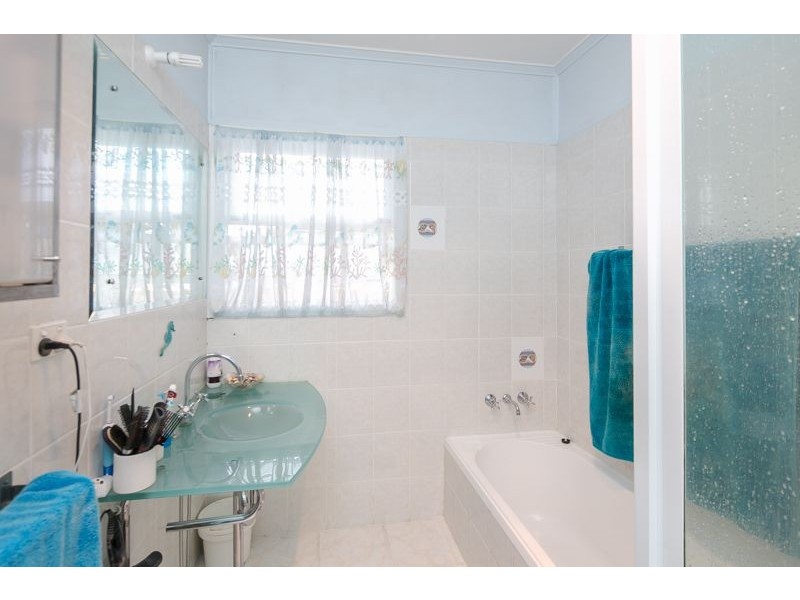 13 Natasha St, Wynnum West QLD 4178