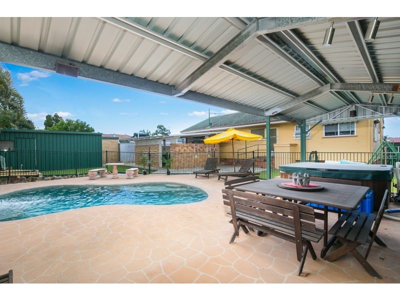 13 Natasha St, Wynnum West QLD 4178