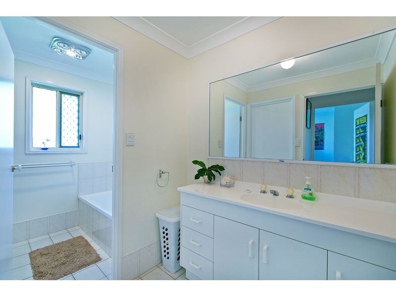 2/3 Butterfield Close, Victoria Point QLD 4165