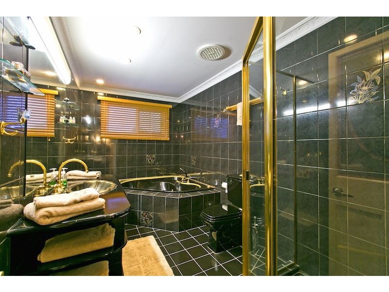 42 ANCHORAGE DRIVE, Raby Bay QLD 4163