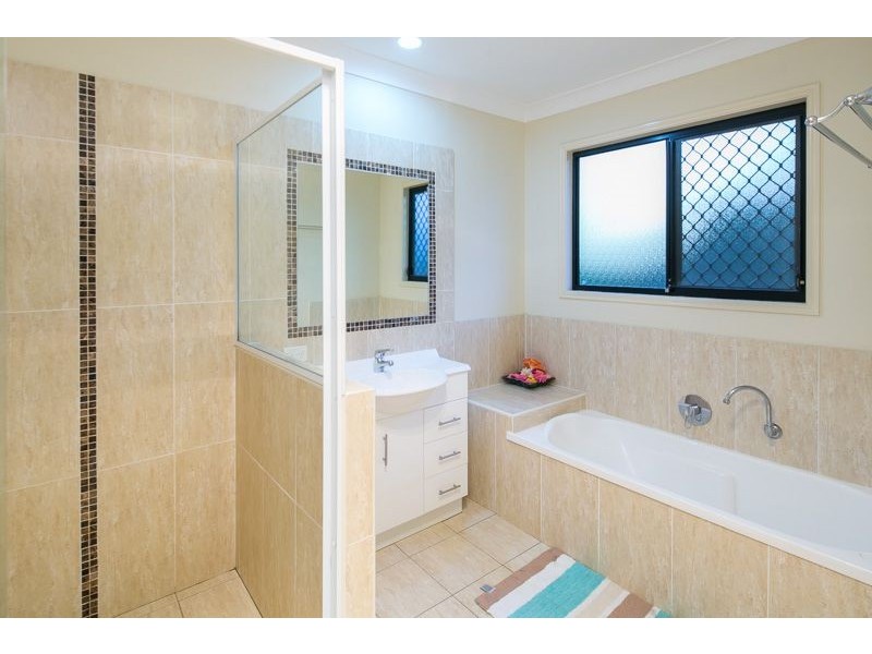 2 JOHN STREET, Manly West QLD 4179