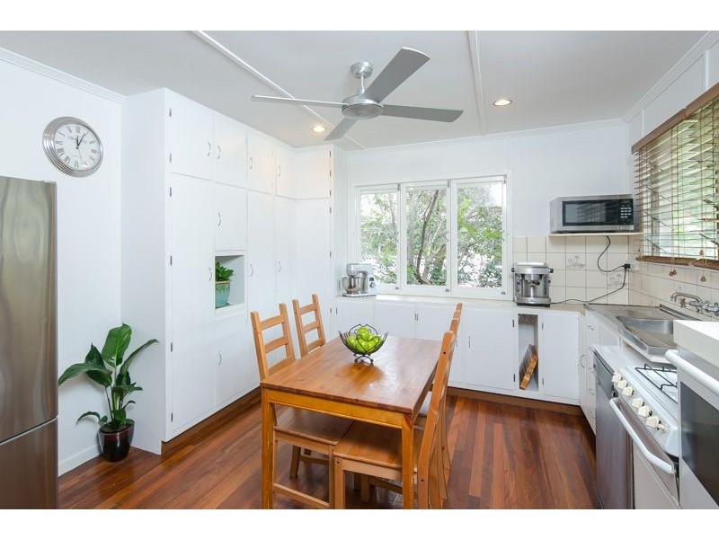 74 Roseneath Parade, Wynnum West QLD 4178