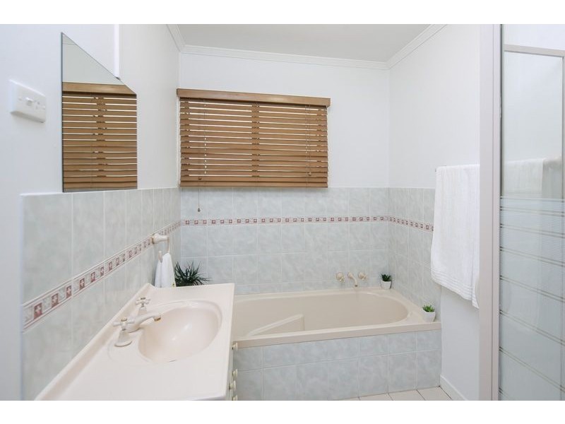 74 Roseneath Parade, Wynnum West QLD 4178