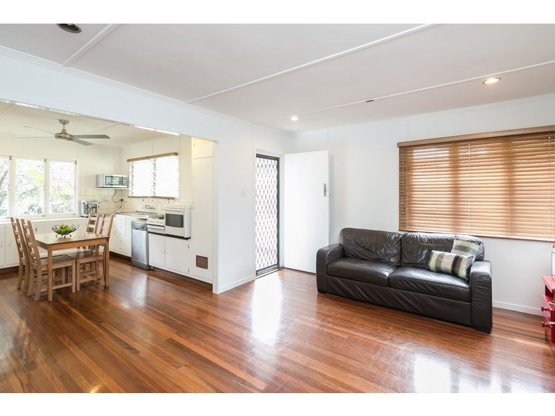 74 Roseneath Parade, Wynnum West QLD 4178