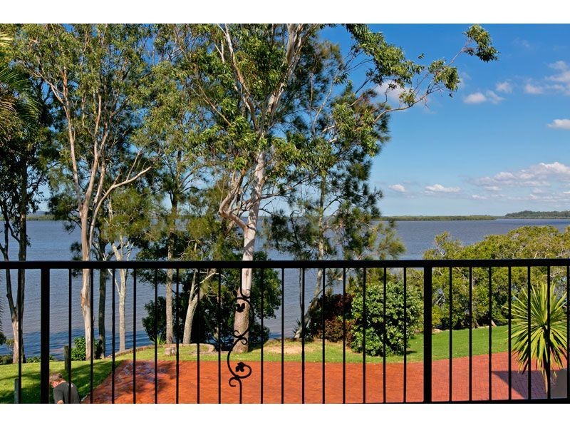 14 Waterfront Easement, Redland Bay QLD 4165