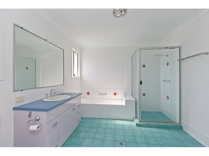 14 Waterfront Easement, Redland Bay QLD 4165