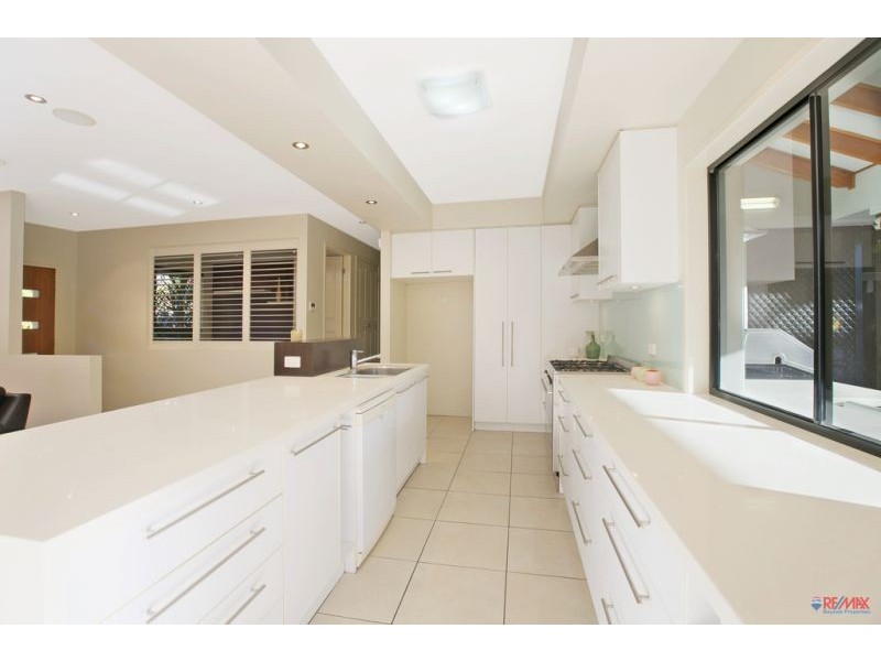 4 Barron Road, Birkdale QLD 4159
