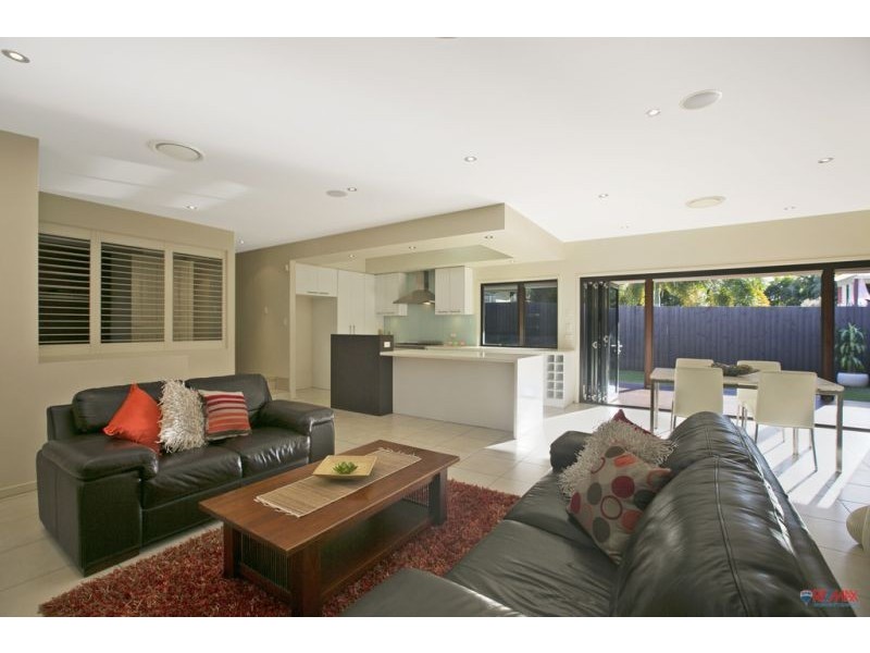 4 Barron Road, Birkdale QLD 4159