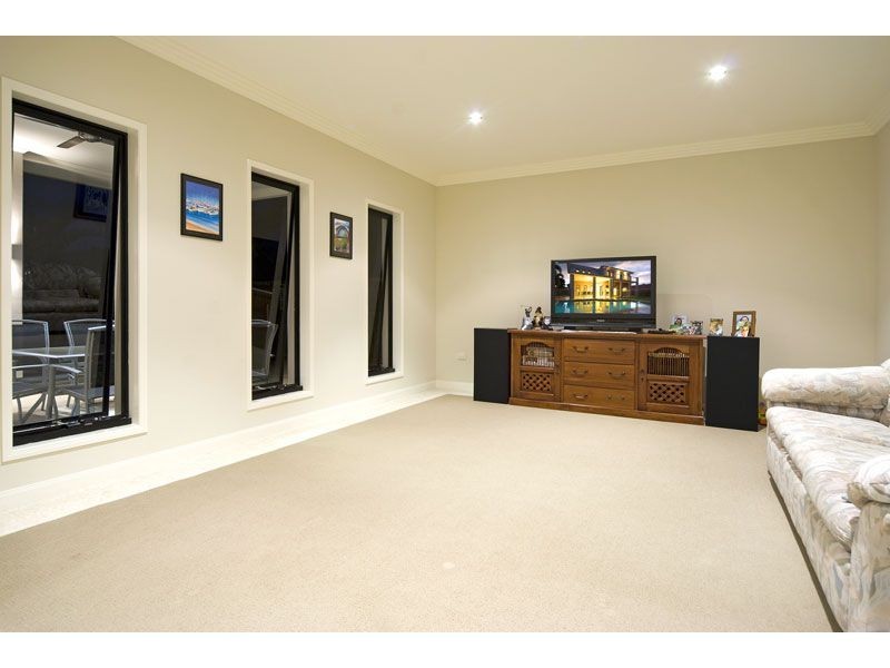 17 Mallan Terrace, Birkdale QLD 4159