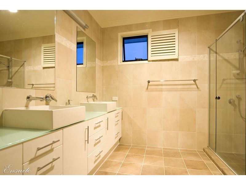 17 Mallan Terrace, Birkdale QLD 4159