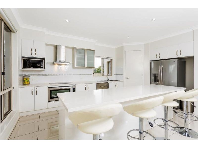 12 Amalia Street, Birkdale QLD 4159