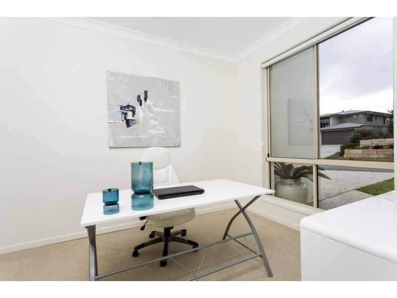 12 Amalia Street, Birkdale QLD 4159