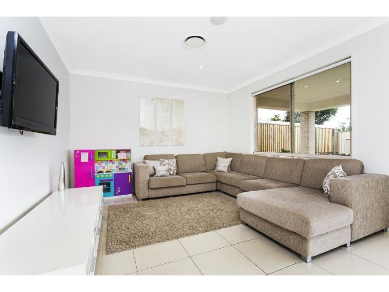 12 Amalia Street, Birkdale QLD 4159