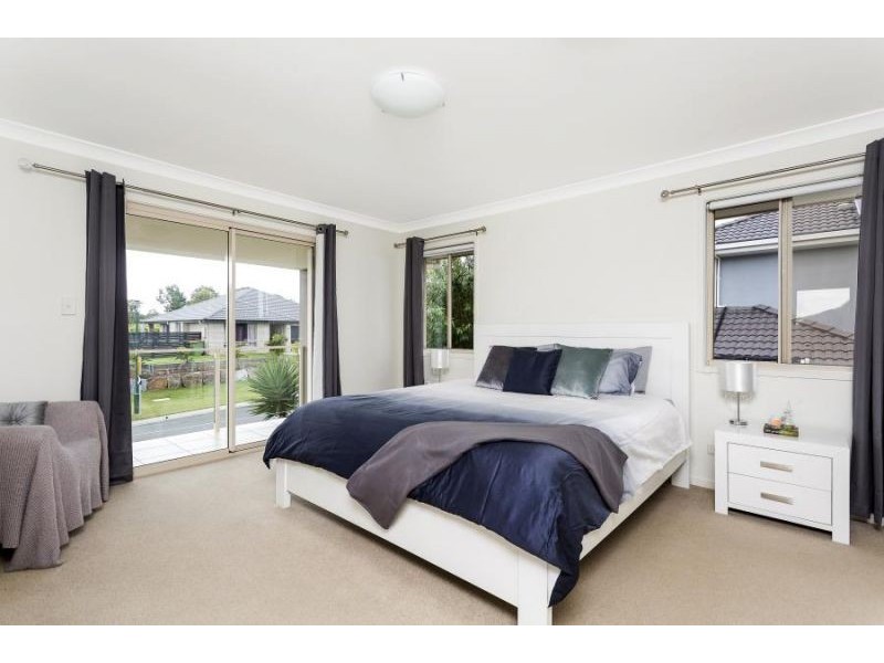 12 Amalia Street, Birkdale QLD 4159