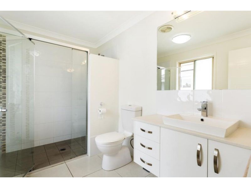 12 Amalia Street, Birkdale QLD 4159