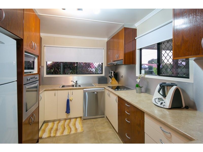 16 Natasha Street, Wynnum West QLD 4178