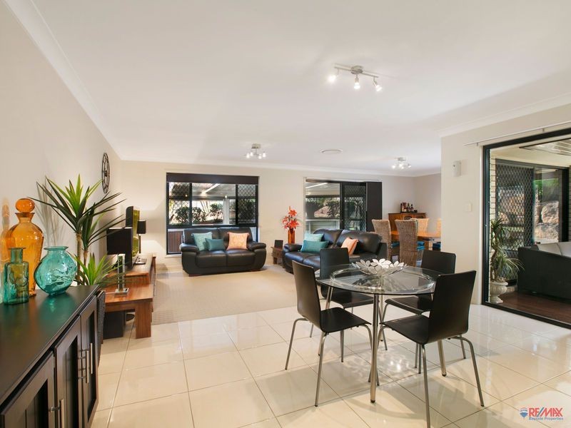 4 Magnetic Place, Redland Bay QLD 4165