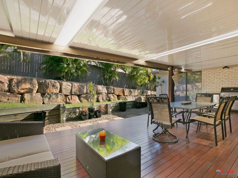 4 Magnetic Place, Redland Bay QLD 4165