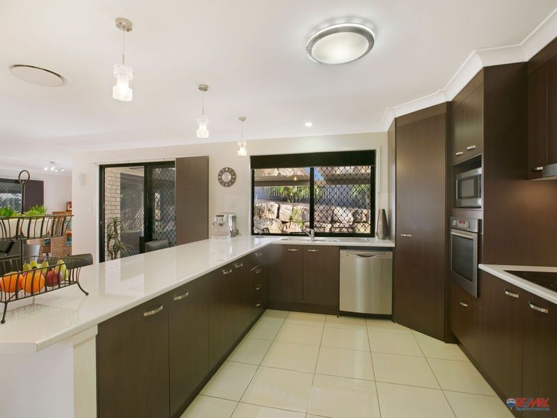 4 Magnetic Place, Redland Bay QLD 4165