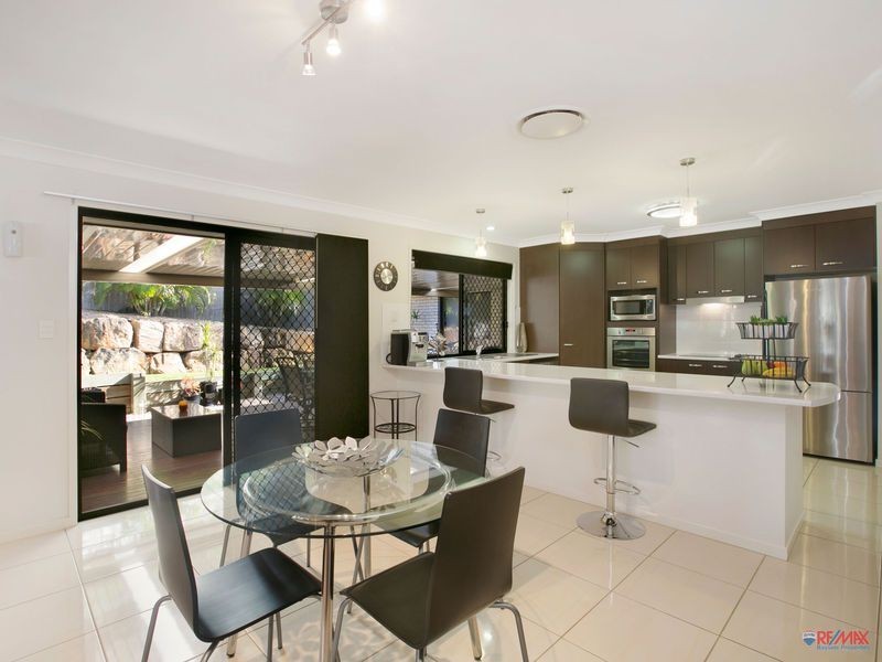 4 Magnetic Place, Redland Bay QLD 4165