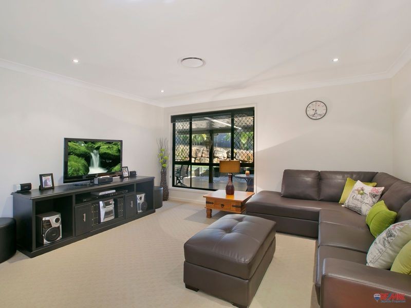 4 Magnetic Place, Redland Bay QLD 4165