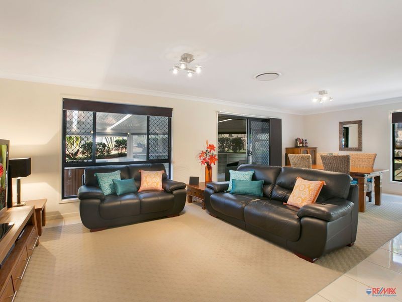 4 Magnetic Place, Redland Bay QLD 4165