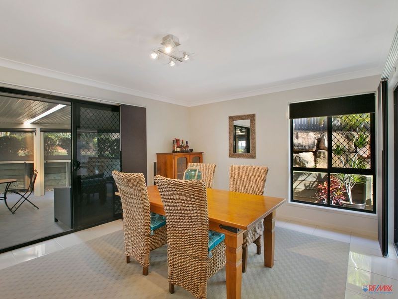 4 Magnetic Place, Redland Bay QLD 4165