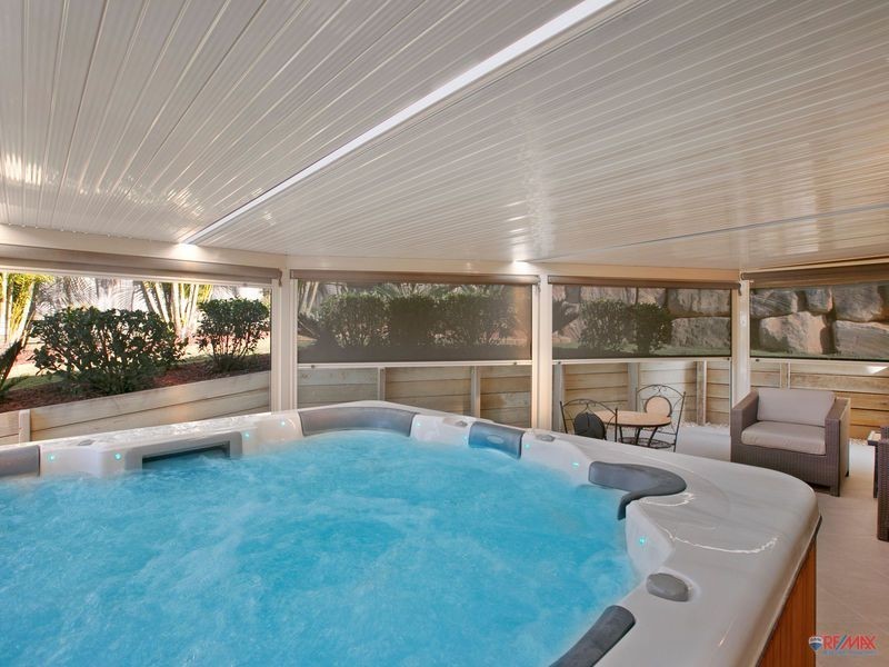 4 Magnetic Place, Redland Bay QLD 4165