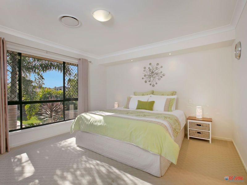 4 Magnetic Place, Redland Bay QLD 4165