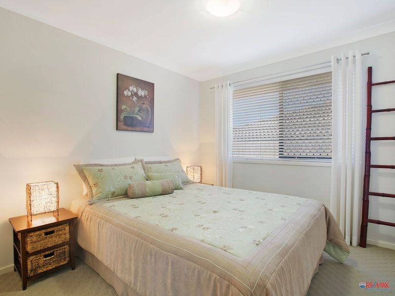 4 Magnetic Place, Redland Bay QLD 4165