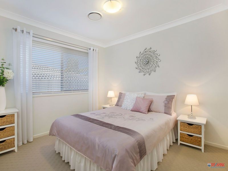 4 Magnetic Place, Redland Bay QLD 4165