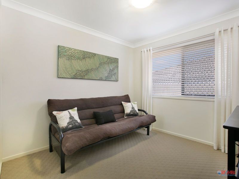 4 Magnetic Place, Redland Bay QLD 4165