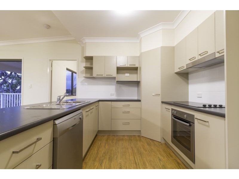 12 Leichhardt St, Russell Island QLD 4184