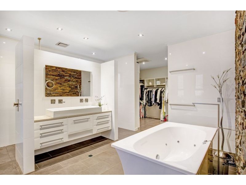 68 Habitat Drive, Redland Bay QLD 4165