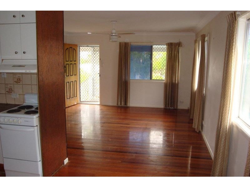 18 Rossinton St, Birkdale QLD 4159