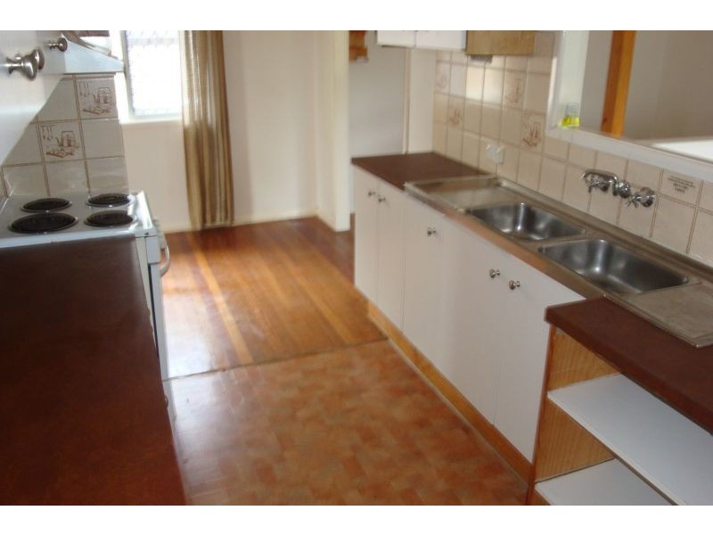 18 Rossinton St, Birkdale QLD 4159