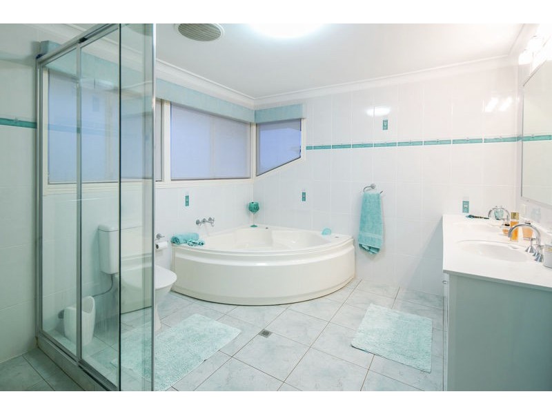 52 Seacrest Court, Raby Bay QLD 4163