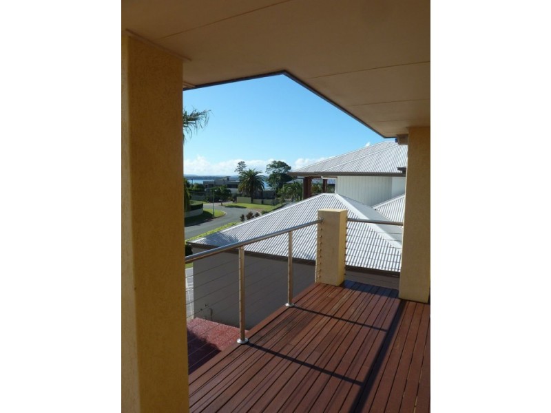 6 Baylink Drive, Redland Bay QLD 4165