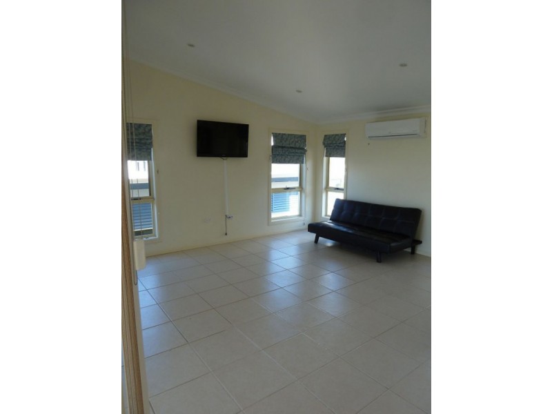 6 Baylink Drive, Redland Bay QLD 4165