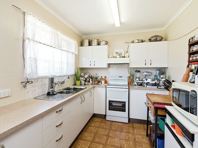 9 MAUD STREET, Birkdale QLD 4159