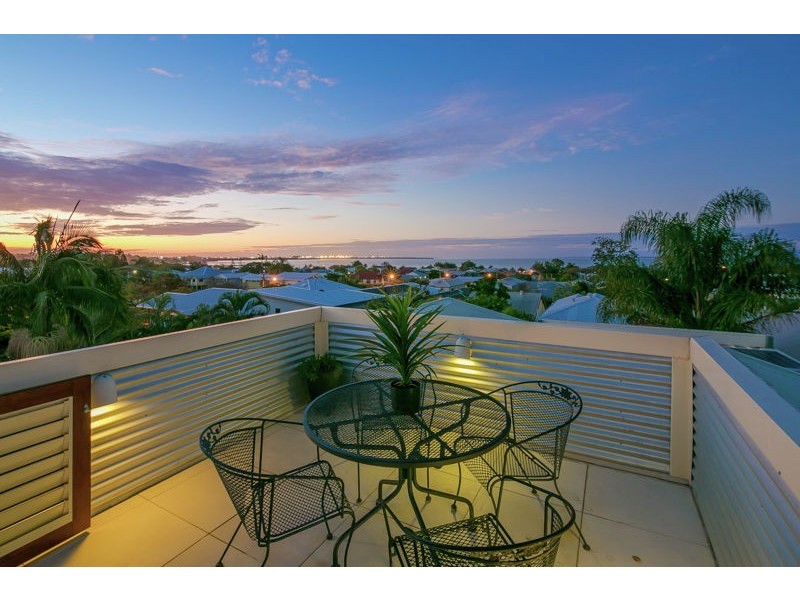 92 KINGSLEY TERRACE, Manly QLD 4179